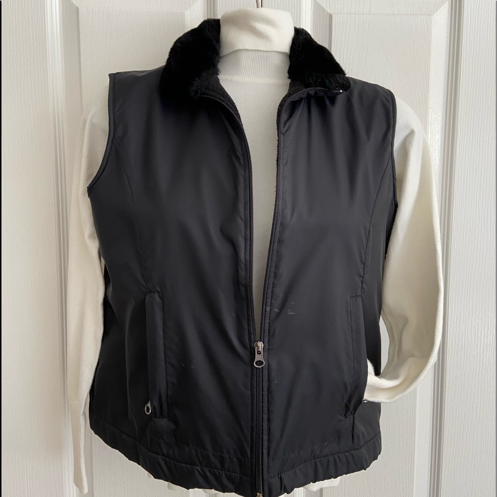 Cute furlike collared cozy vest with fleece lining